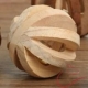 Hračka drevená guľa rozmer 6 x 6 cm s rolničkou